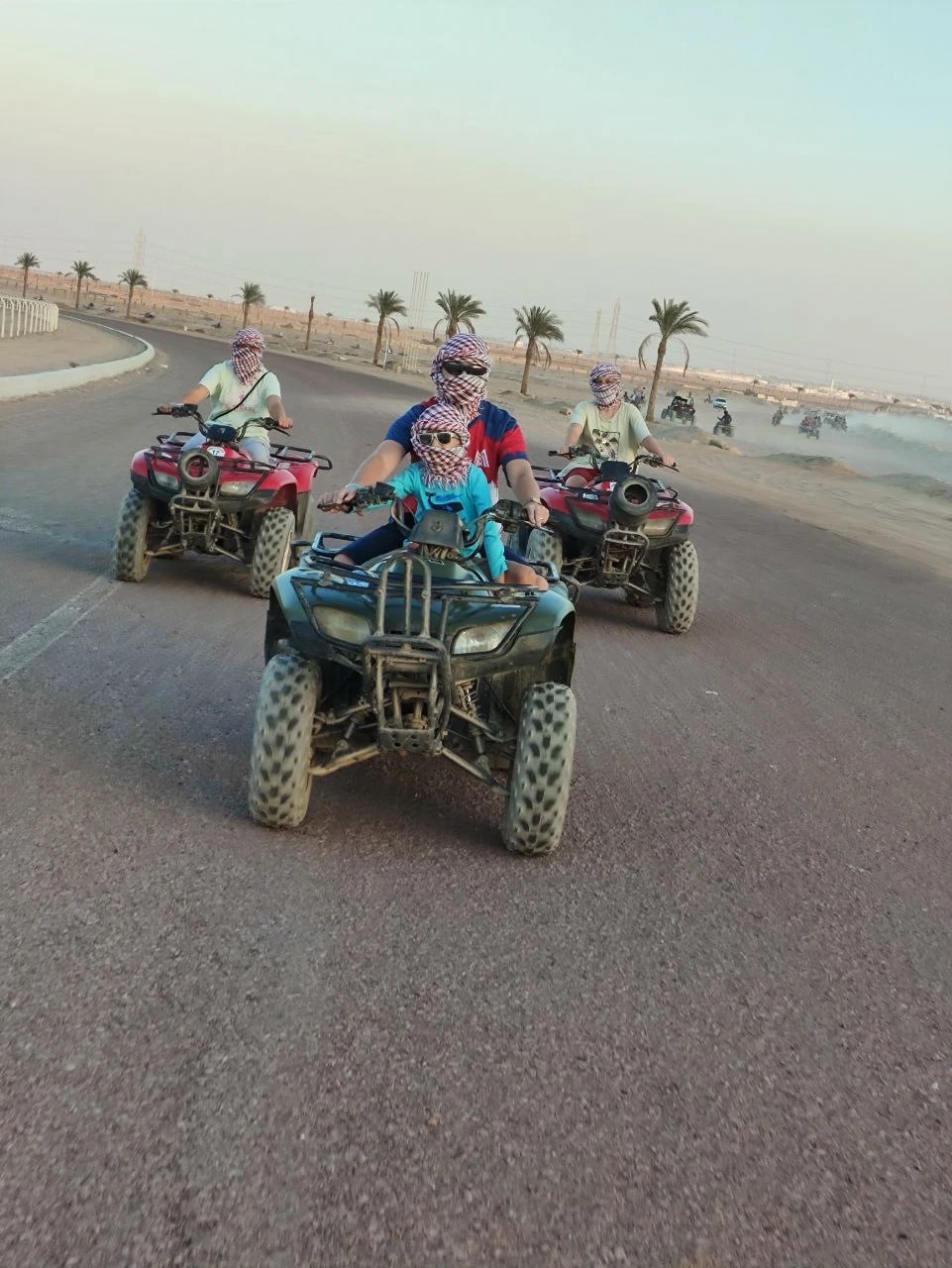 Сафари в пустыне - это шикарная, очень колоритная экскурсия, на которую обязательно надо съездить хотя бы