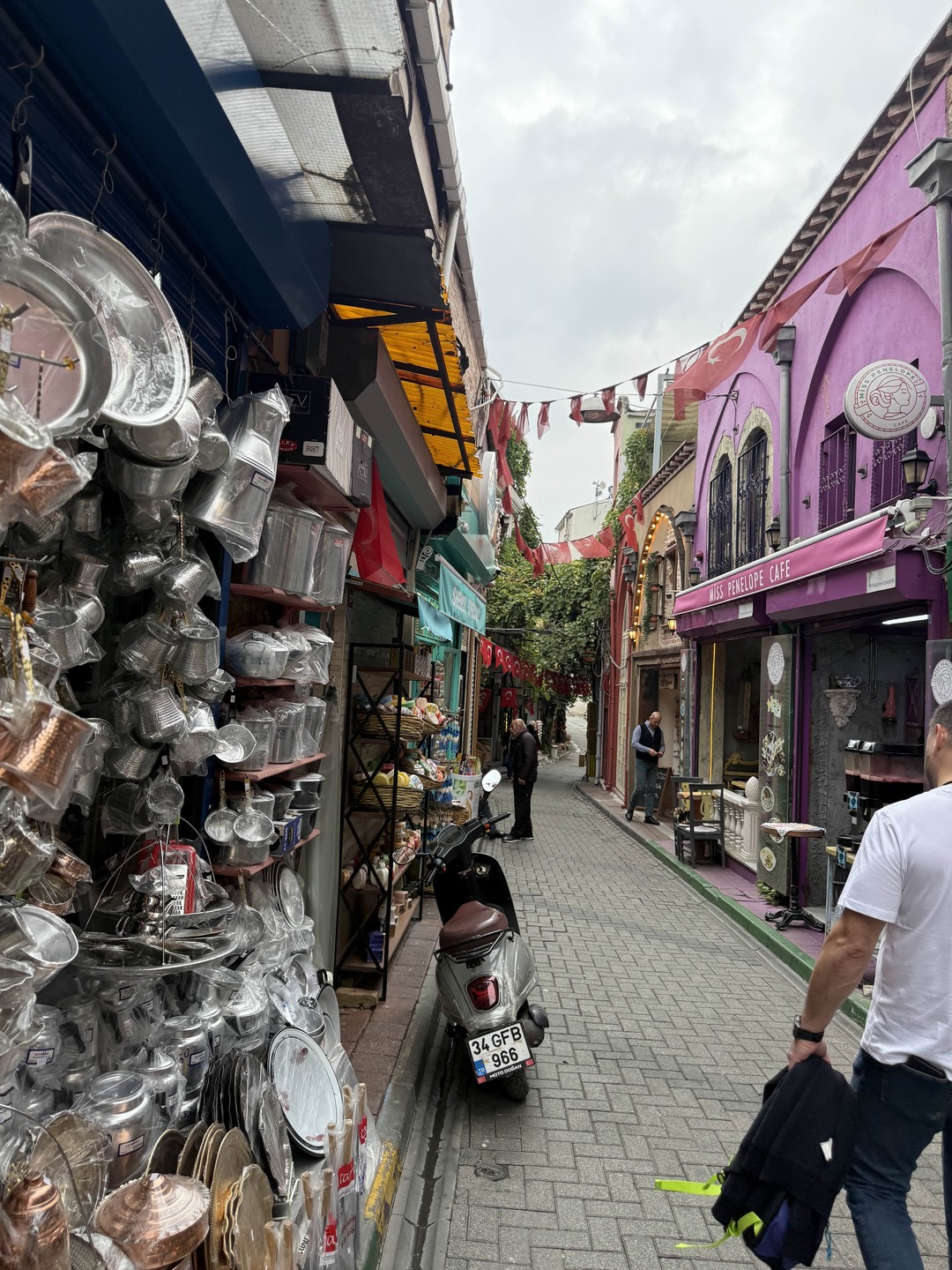 Хотим выразить неимоверную благодарность нашему путеводителю по Стамбулу - Денису 👍 показал Стамбул таким, каким мы