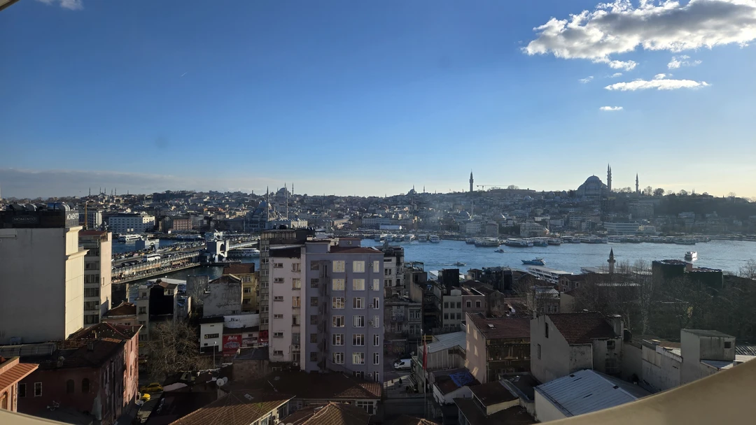 Я, если честно, была настроена изначально немного скептически, но потом мне очень понравилось. Узнала много интересных