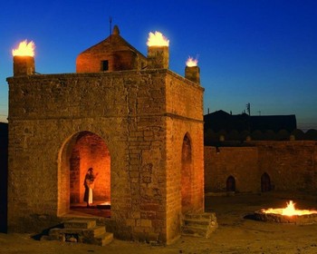 Заповедник «Гобустан», храм Атешгях и Янардаг