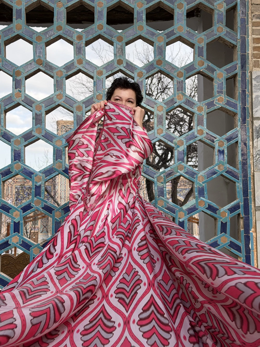 Если вы хотите именно красивых фото с красивых локациях, то вам к Нисо. Изучить историю, даты