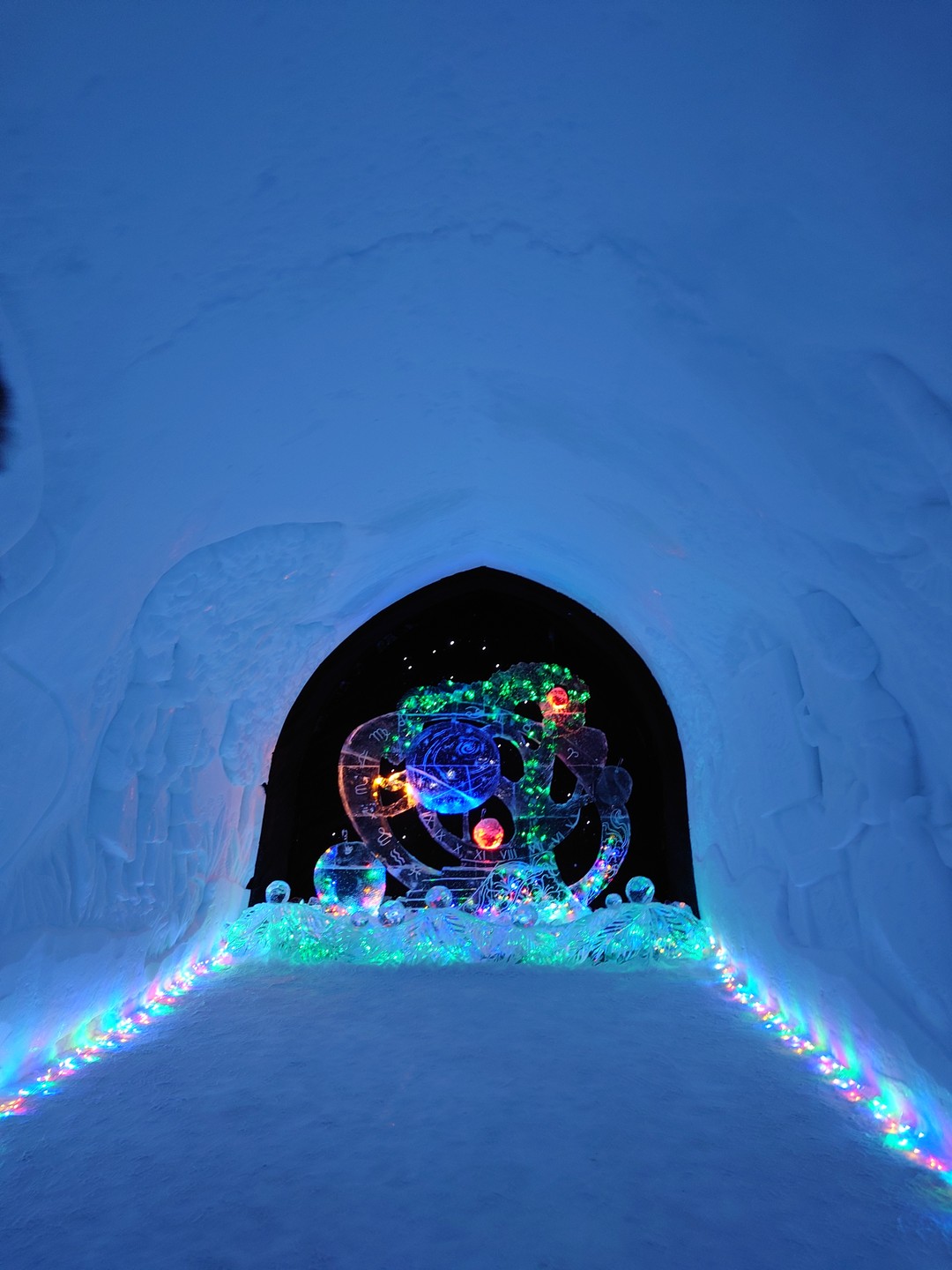 Мы - семья из Москвы: папа, мама и двое взрослых сыновей. Очень любим путешествовать, объездили многие