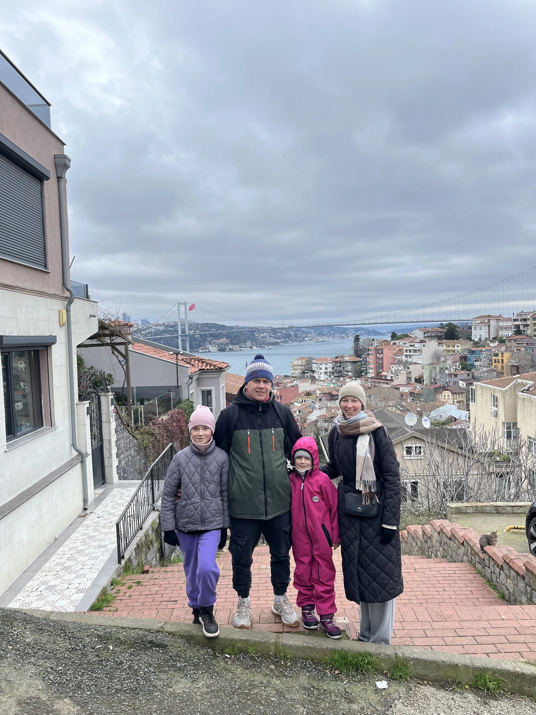 Маршрут, предложенный гидом понравился. До смотровой не добирается 90% туристов, поэтому здесь тихо, без суеты. Вид