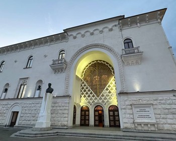 Прогулка по Сухуму: набережная Махаджиров, Тетральная площадь, Сухумская гора и станция «Гума»