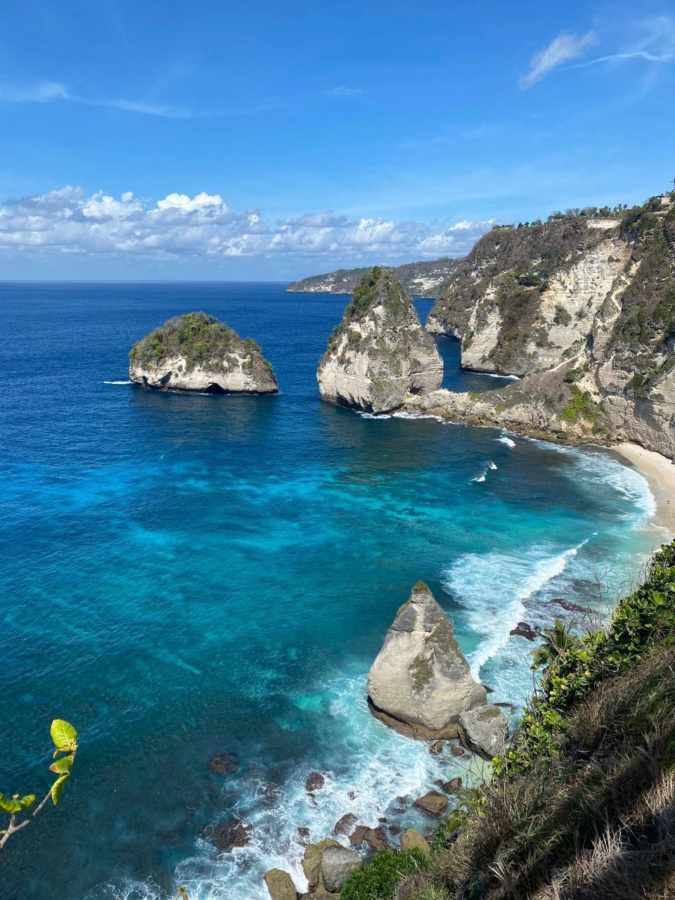 словами не описать какой же это прекрасный остров и какие там виды!!! 😍Наш сопровождающий антон просто