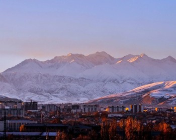 Встреча, размещение в отеле, вечерняя экскурсия по Бишкеку