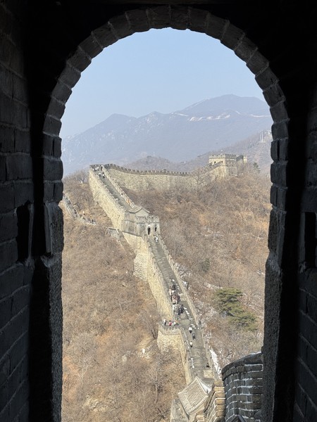 С нами день провел замечательный китаец Юрий, со знанием русского языка. Прекрасная экскурсия на Китайскую стену