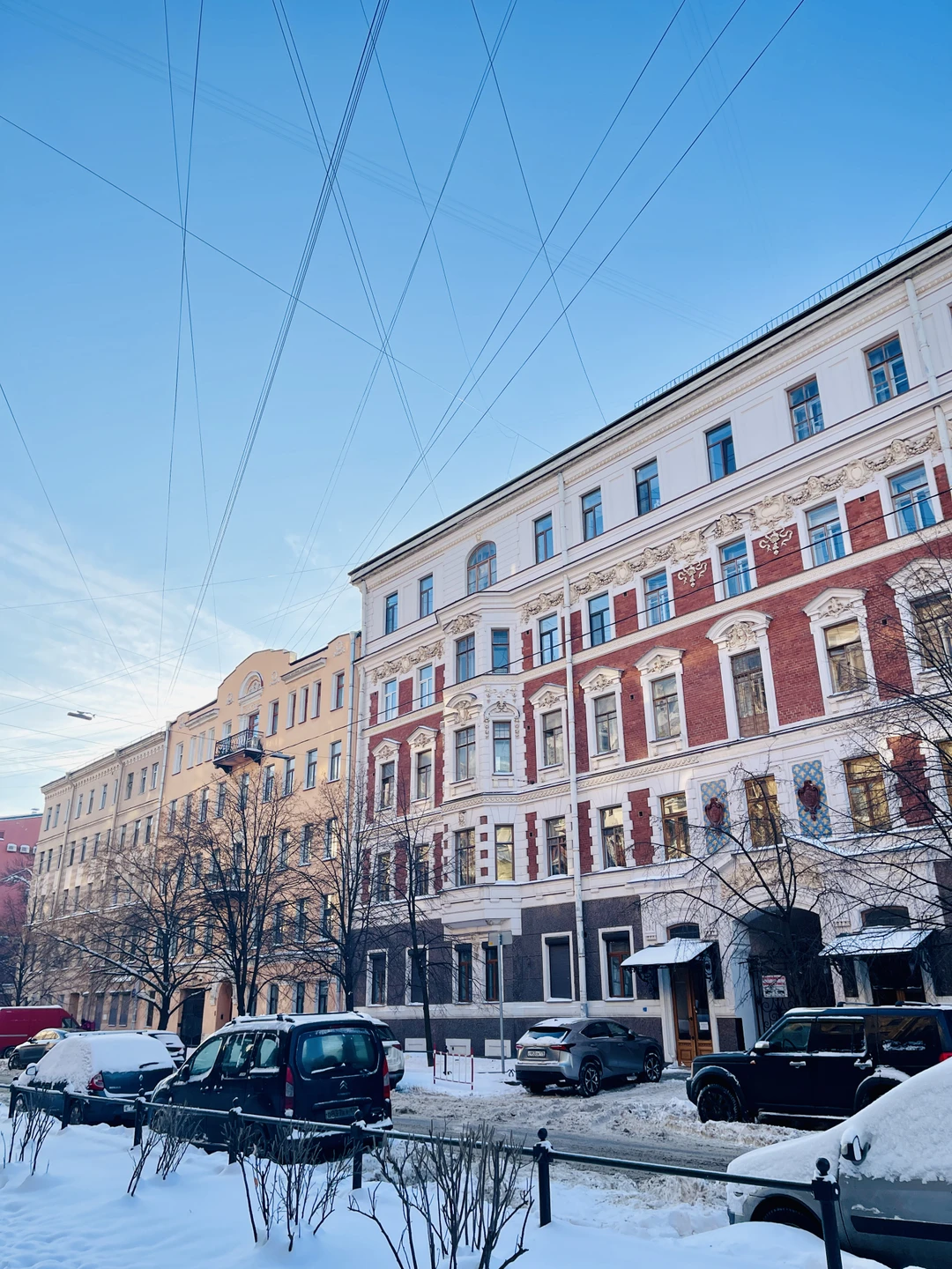 Уютная и очень познавательная прогулка по острову, сама бы никогда не забрела в такие интересные места и уголочки города🤍