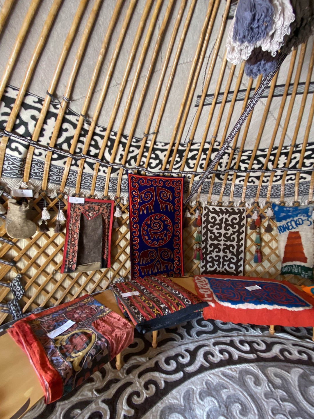 Это была наша вторая экскурсия, организованная Юрием. Забрали нас от отеля во время на удобном автомобиле