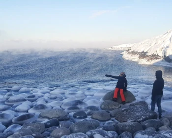 Главное в Териберке: качели, кладбище кораблей, скелеты китов, яйца дракона и многое другое
