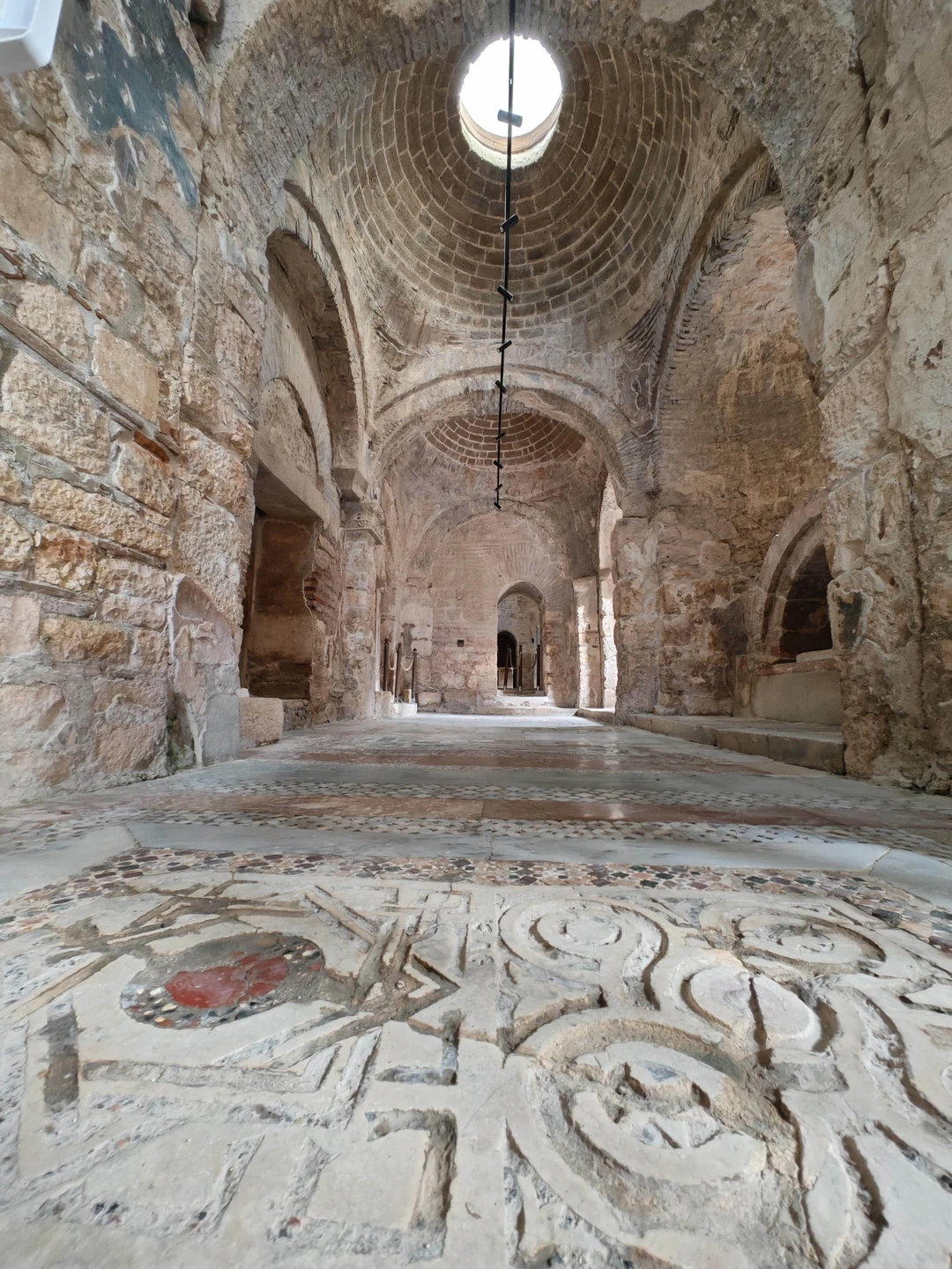 Были на экскурсии в ноябре 2025, все отлично, спасибо, все пожелания были учтены, все во-время. Очень доброжелательный гид Алтан