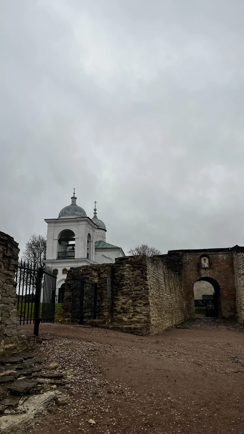 Автобусная экскурсия из Пскова в Изборск и Печоры (Зоя)