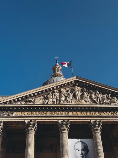 Вчера была на экскурсии по Латинскому Кварталу с Ларисой, получила большое удовольствие от красоты района, от