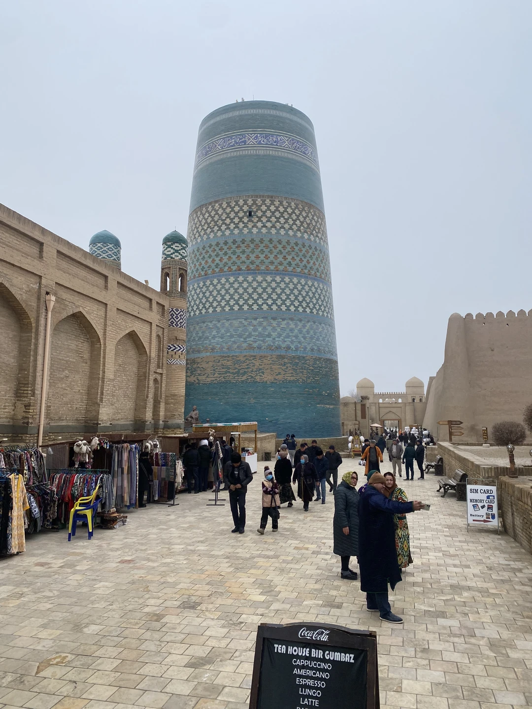 5 января 2026 выла на экскурсии в Хиве с замечательным экскурсоводом Дилмуродом. Отличное знание истории, культуры