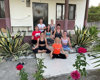 Прогулка по Сухуму: набережная, легендарное кафе «Брехаловка» и уютные улочки