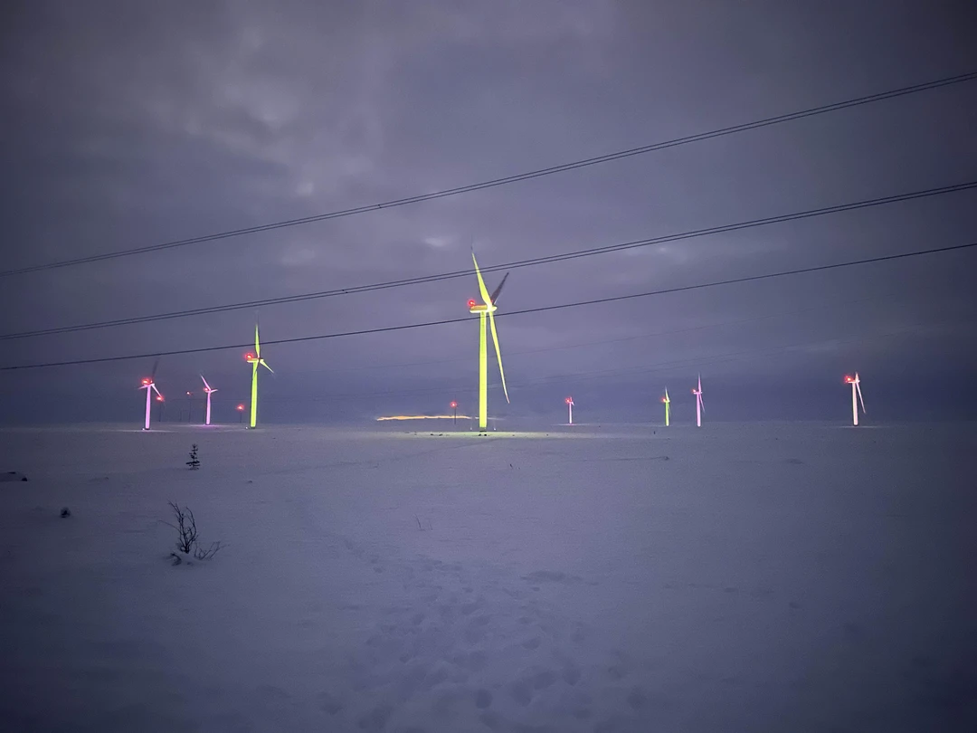 Внимательный гид. На Териберке прорвало какую-то трубу и не было воды и поэтому закрыты рестораны, но голодными нас не оставили)