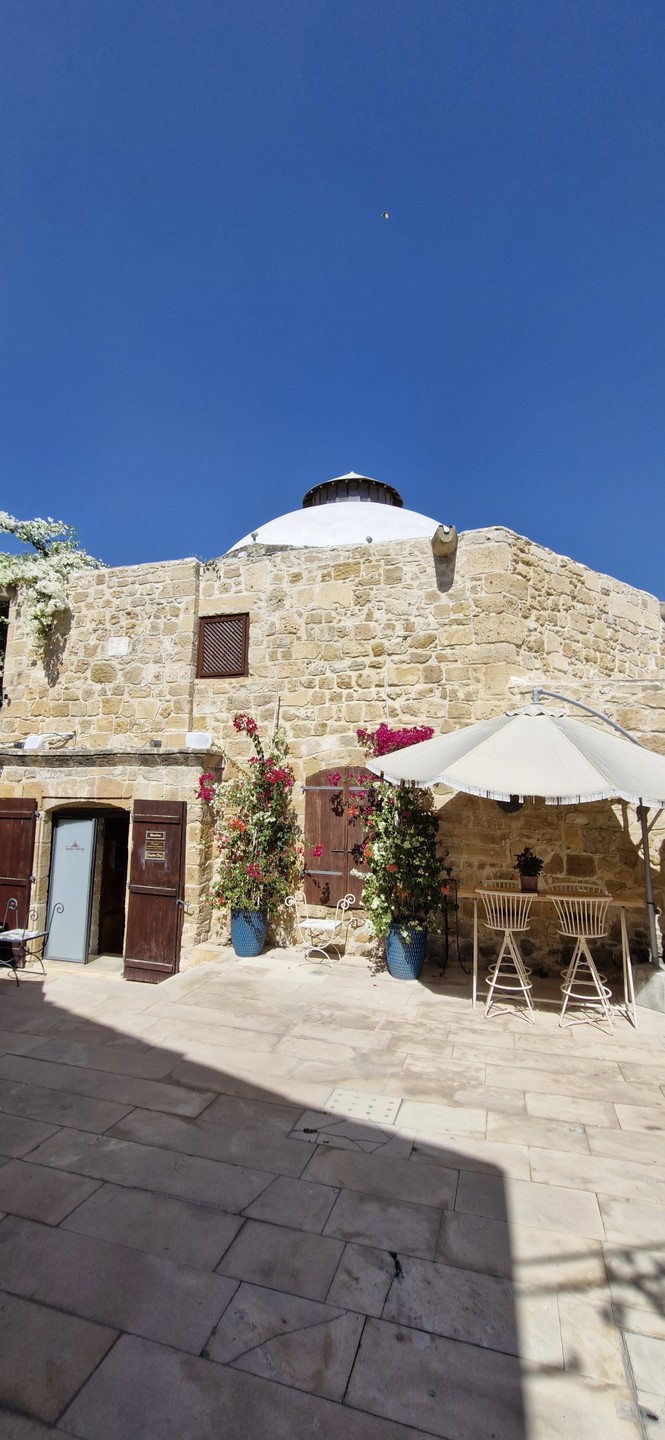 Добрый вечер. Была на экскурсии с Еленой в Никоси. Очень приятно было провести время в компании