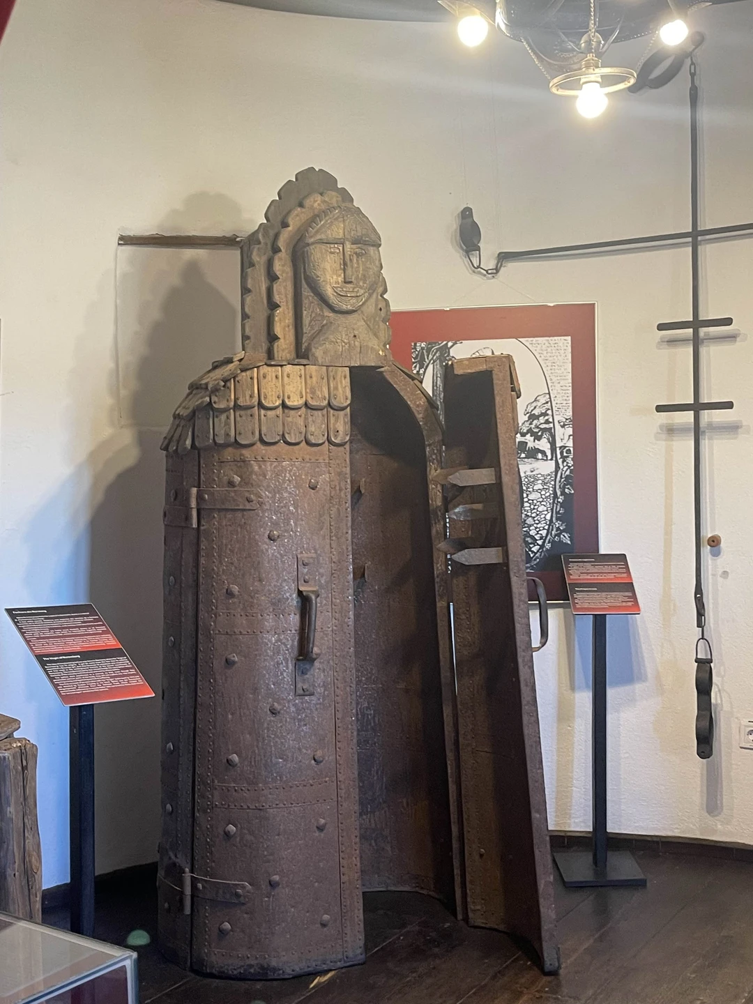 Хочу выразить огромную благодарность Зое за отличную экскурсию! Замок впечатлил меня! Подсказала и помогла добраться легко