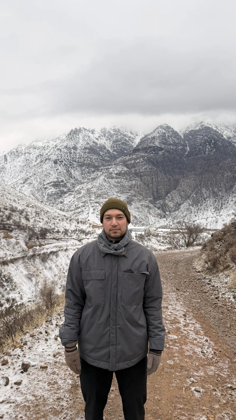 Эльдор супер гид, очень дружелюбный, добрый и открытый. Корректировал маршрут под нас, угощал чаем и рассказывал