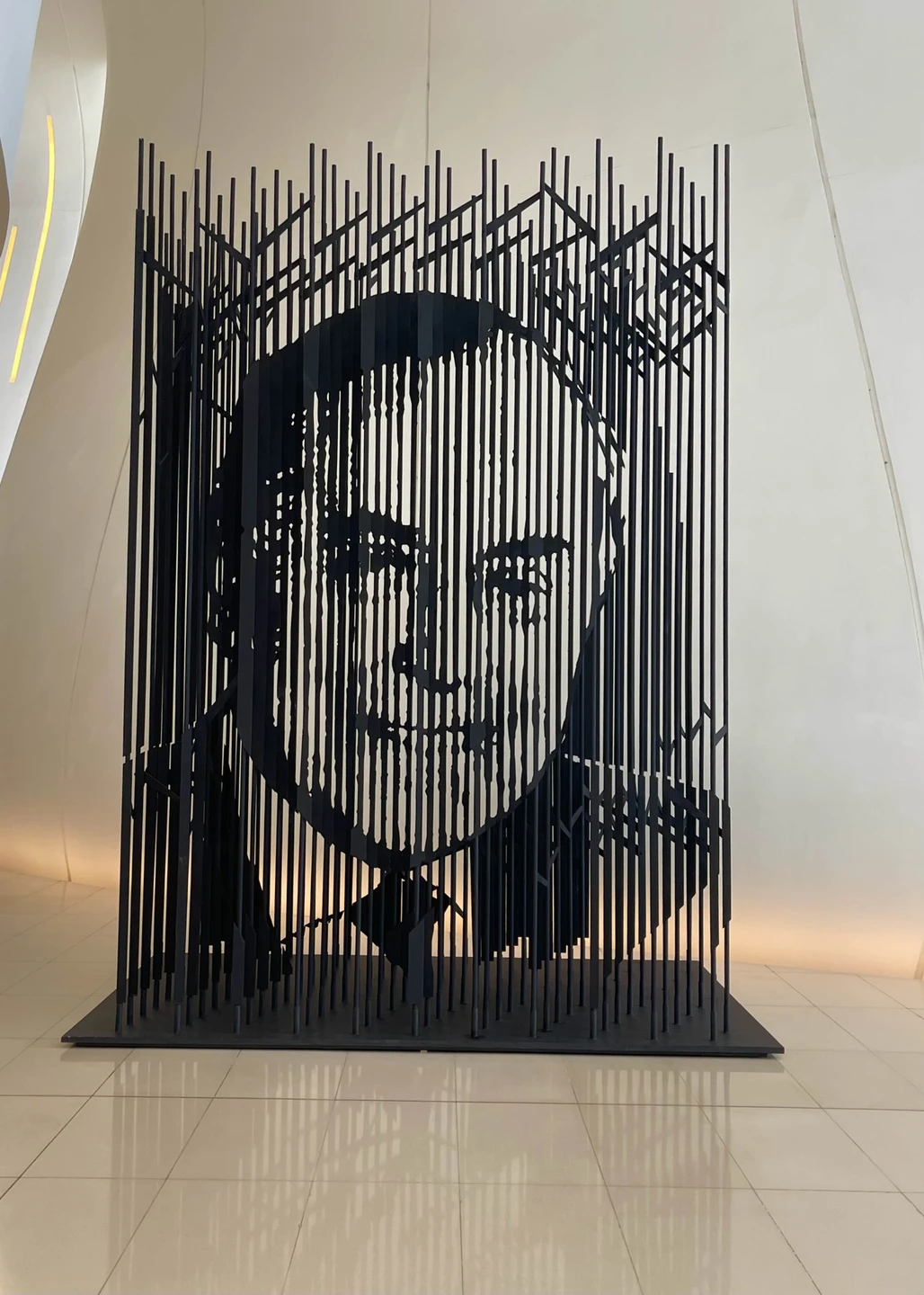 Наиля повела для меня прекрасную экскурсию по футуристическому Баку - много информации, очень доброжелательное отношение и прекрасные фото!