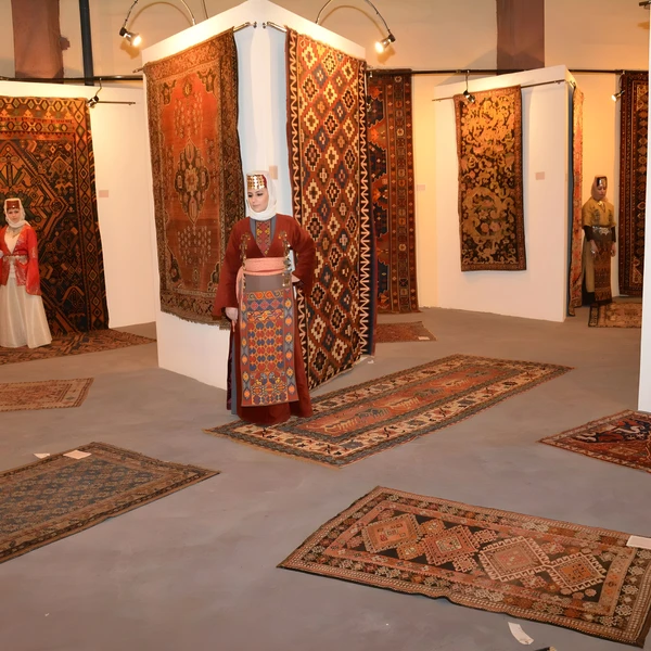 Как создают армянские ковры: экскурсия по фабрике + мастер-класс