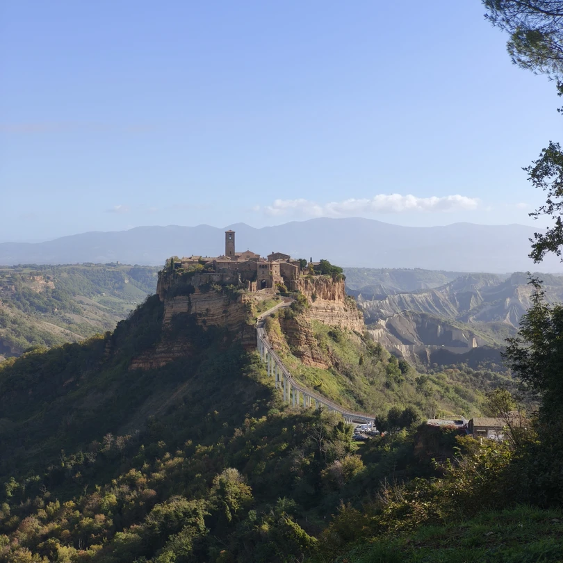 Гид Наталья очень профессиональна, дружелюбна и обаятельна. По нашей просьбе маршрут был откорректирован (заменили на одну