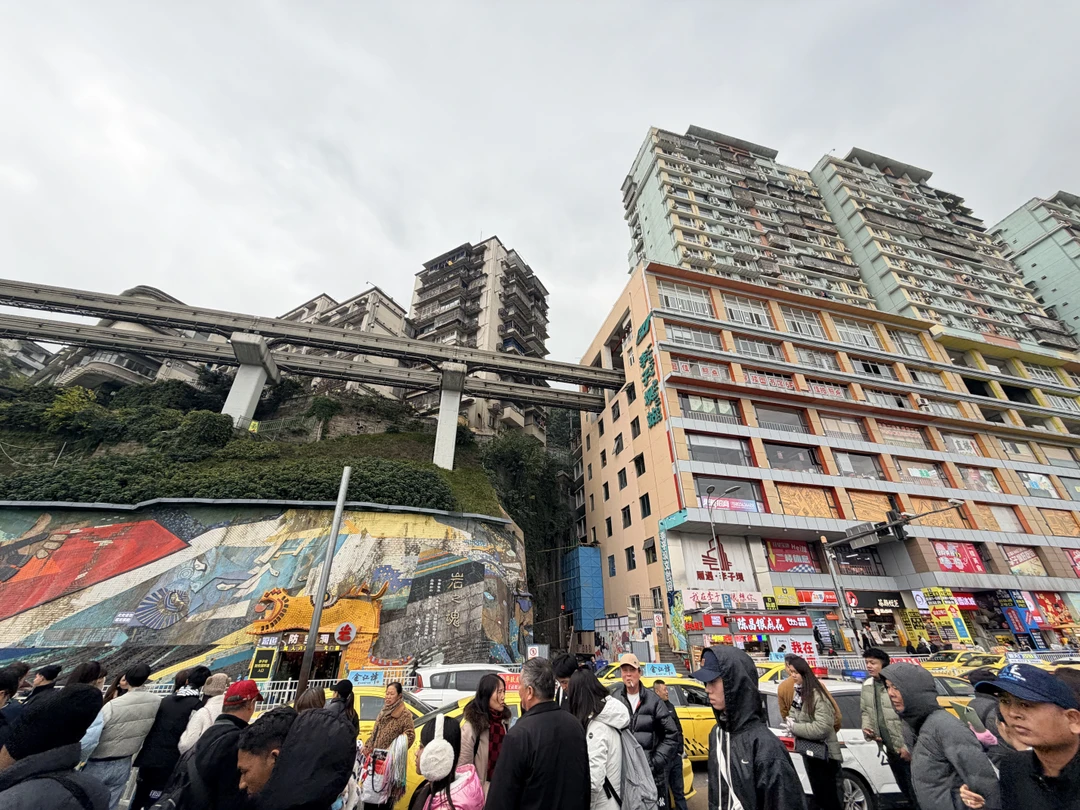 Экскурсию проводила замечательная и очень внимательная Алина! Экскурсией остались довольны! Также Алина дала много рекомендации для