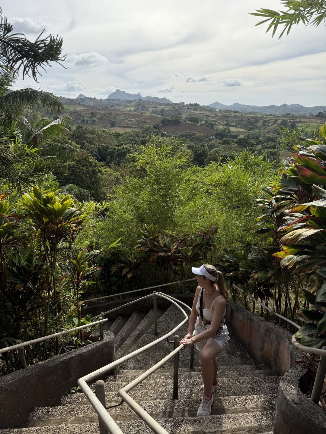 Евгению огромное спасибо, всё чётко организовано. Ездили на экскурсию по острову Лусон, всё что заявлено в