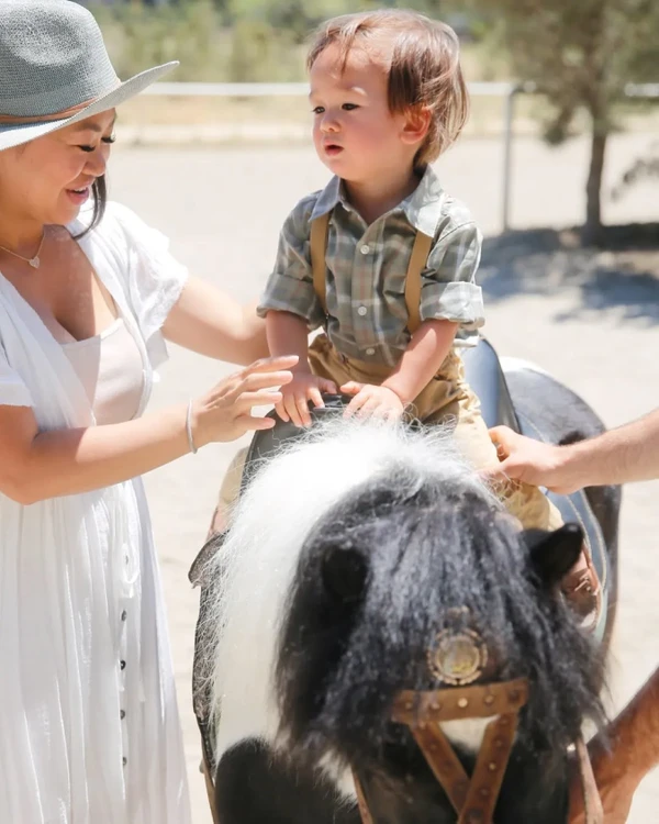 Прогулка верхом для взрослых и детей в Баку