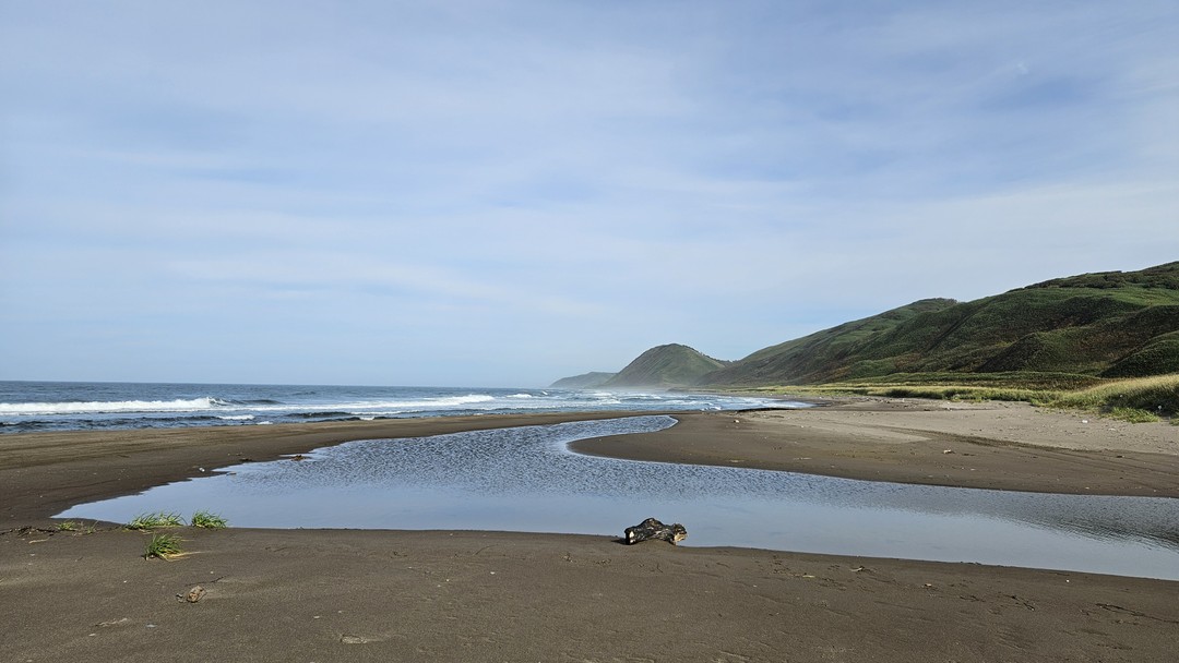 Длительная поездка для любителей бездорожья на сафарике под управлением невозмутимого гида-водителя Владимира. Мне всё понравилось -