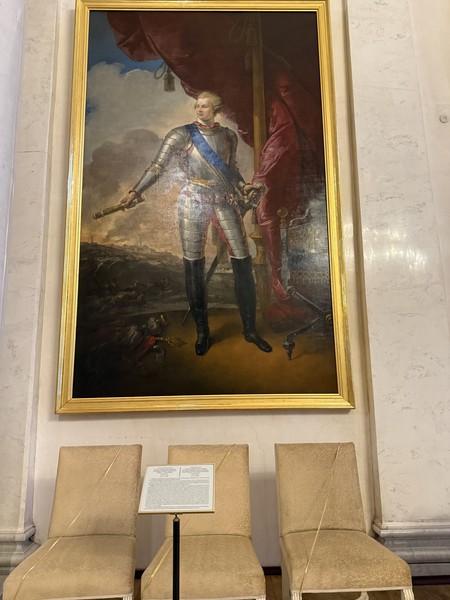 Квест-экскурсия понравилась,очень даже интересная. Гуляли с дочкой 7 лет около 3 часов. Но не только по