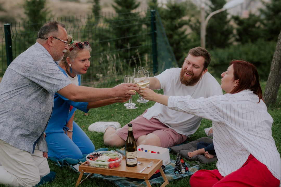 Отлично отпраздновали день рождения в формате фото-пикника, фотографии получили очень быстро, Юлия всегда оперативно выходила на