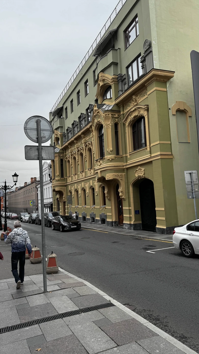 Если Вы вдруг сомневаетесь, идти или не идти, срочно перестаньте сомневаться и бегите! Одна из лучших