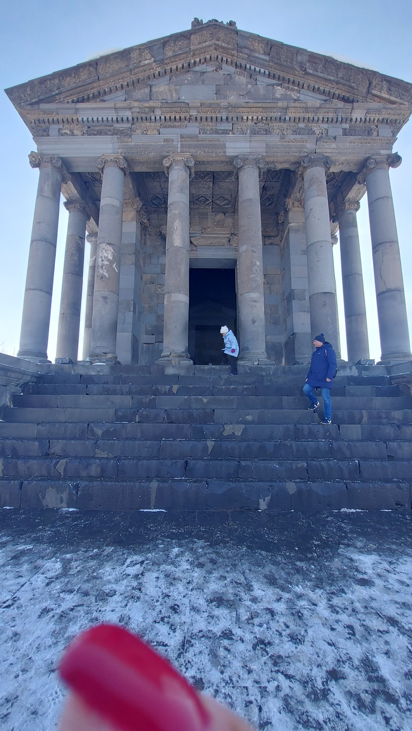 Были в Январе. Тепло и снежно. Экскурсия насыщенная. Все рассказали, вкусно накормили. Цены очень приемлемые. За