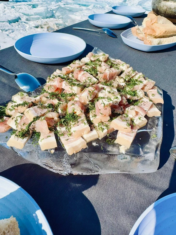 На велосипедах, коньках и багги: покатушки по льду Байкала в мини-группе и весь Ольхон