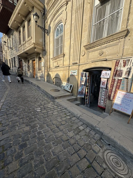 Мы решили не ехать в новый город, а прошлись по внутреннему городу и много чего интересного