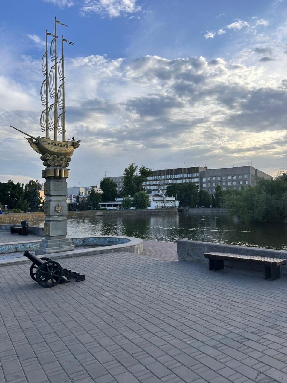 Всё прошло отлично. Познавательно, интересно. Экскурсовод с чувством юмора. Одназначно рекомендуем