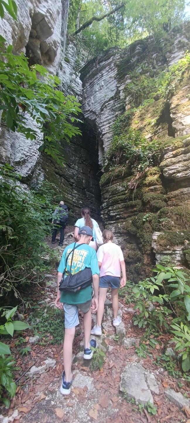 Ходили четвером на Каньон Псахо, я, жена и двое детей с инструктором Павлом. Очень нам понравилось