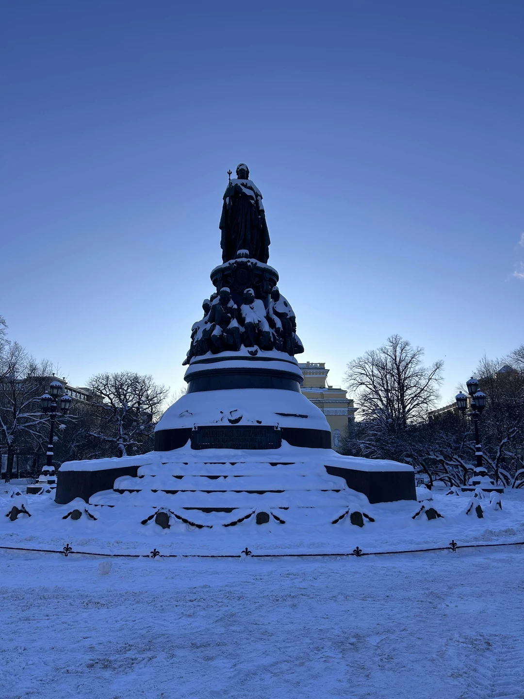 Потрясающая экскурсия! Огромное спасибо Татьяне за подробный рассказ о семье Романовых! Очень приятный экскурсовод. Видно, что