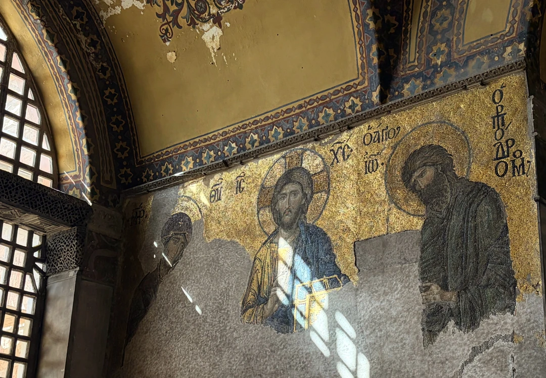 Невероятной удачей было найти Хайдара среди огромного разнообразия гидов по городу. Он – безусловный профессионал и