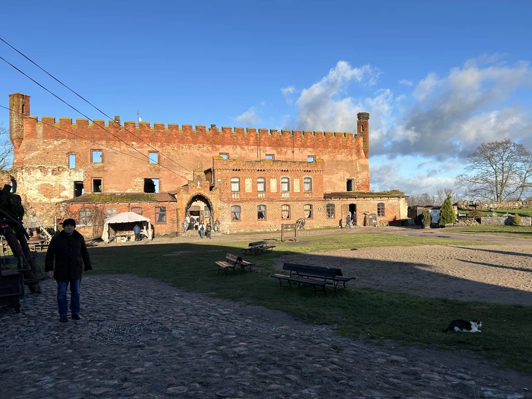 Экскурсия понравилась. Автобус комфортабельный, экскурсовод отличный! Времени на все хватило. Накупили вкусняшек (конфеты с сыром, мммм)