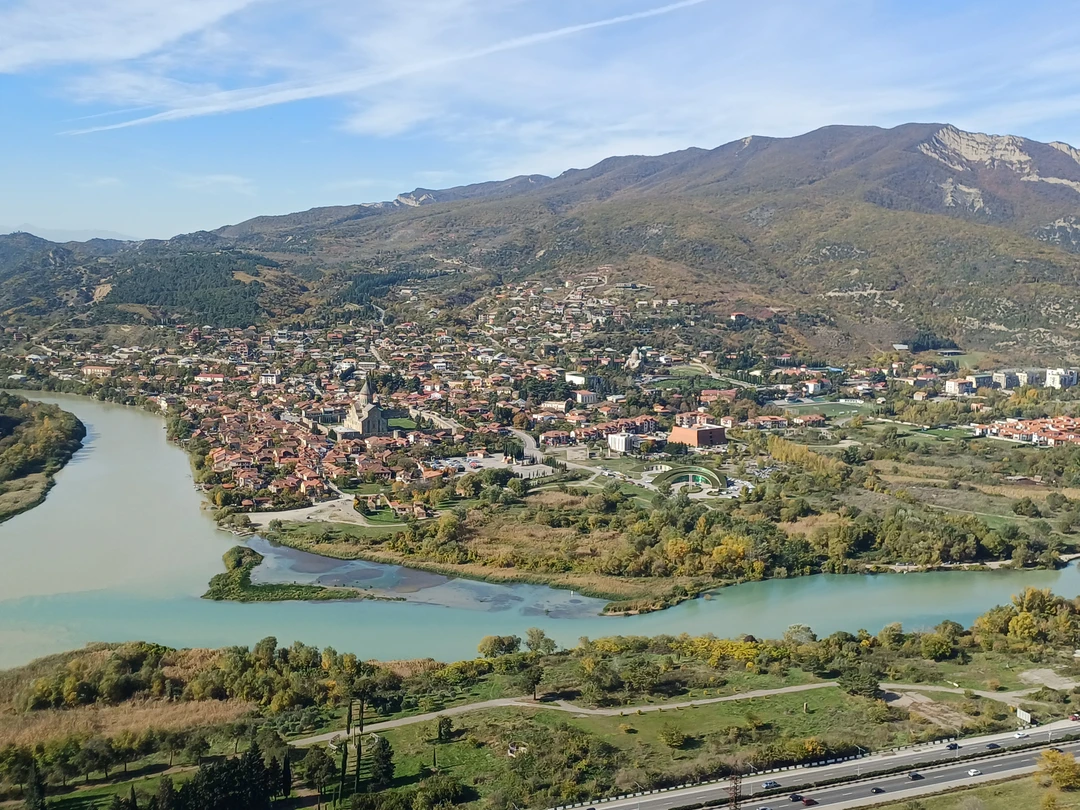 Ездили на экскурсию небольшой группой с гидом Ревазом