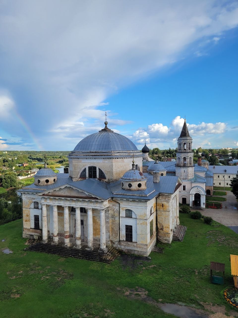 Мне очень понравилась экскурсия. Грамотно,интересно. И гид нам,как группе девочек, даже дала возможность заглянуть в девичьи