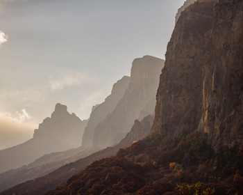Верхняя Балкария, Черекская теснина, Нижнее Голубое озеро