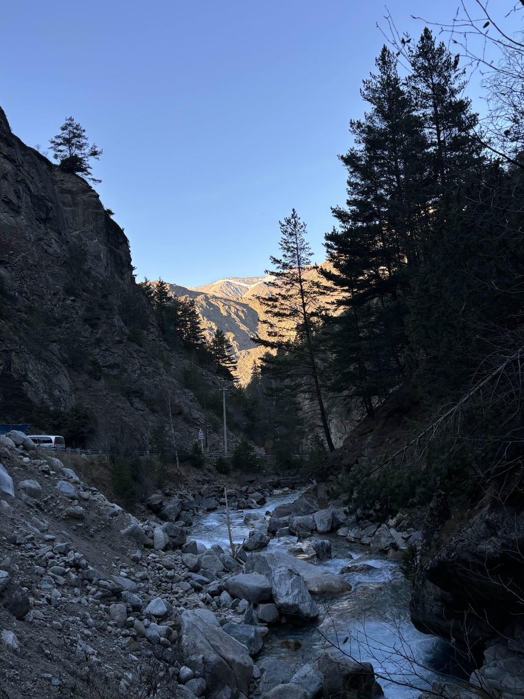 Однозначно рекомендую!!! Борис сделал нам очень запоминающуюся, комфортную и душевную поездку. Информация подавалась живо и интересно