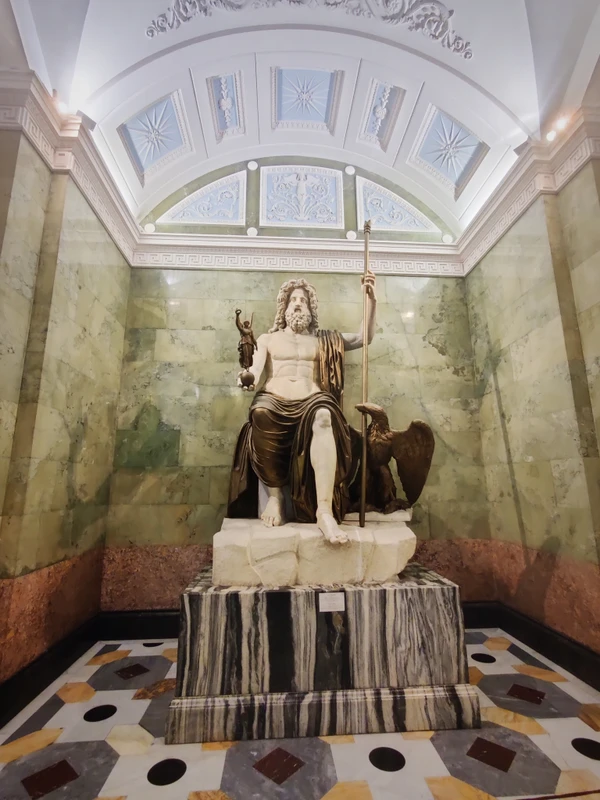 Охота за бриллиантами Екатерины II: забавная экскурсия-квест по Эрмитажу