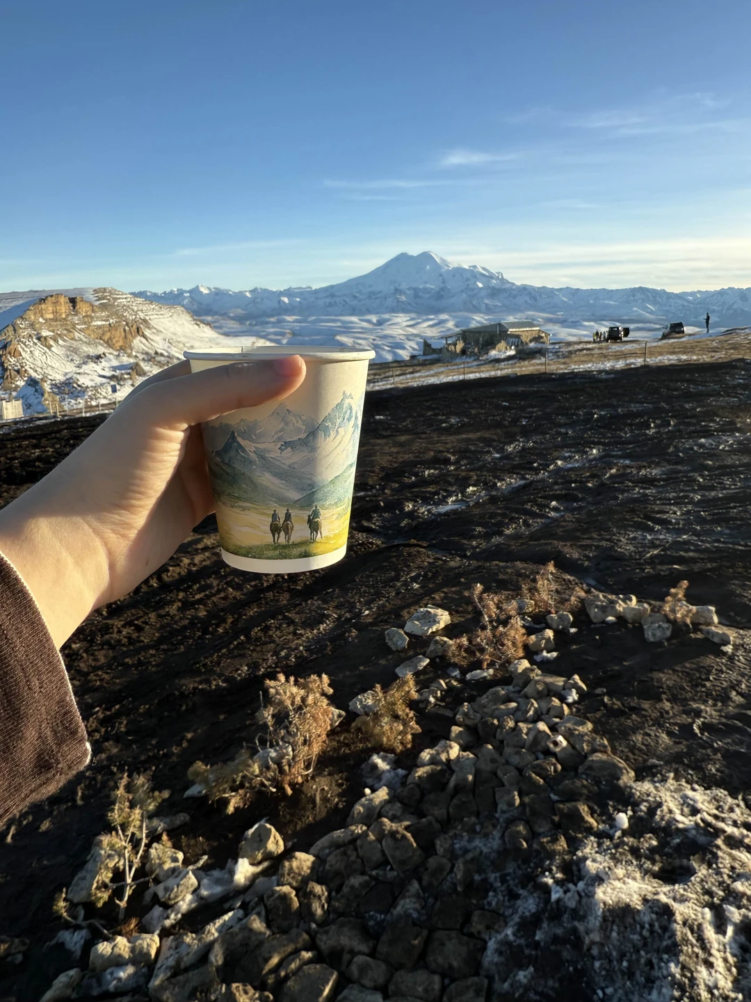 Очень живописный маршрут, потрясающие виды на Эльбрус. Среди точек: «Два монаха», «Скалистый амфитеатр», Плато Большой и