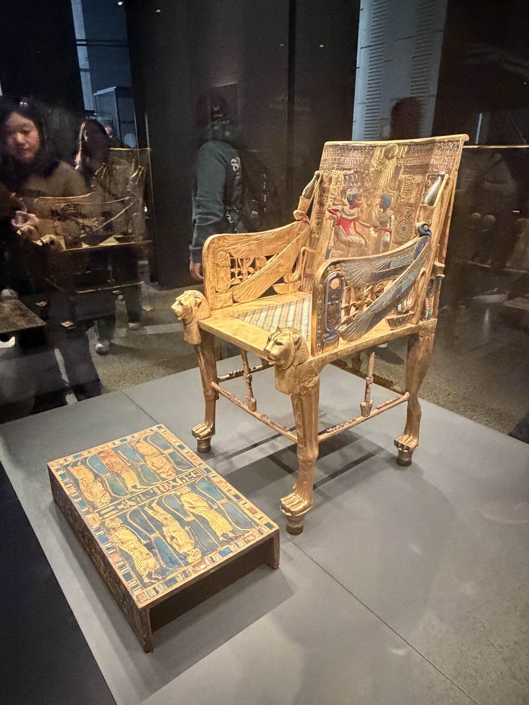 Ездили на экскурсию 28 декабря из Шарм-эль-Шейха. Посетили пирамиды и новый Египетский музей. Машина забрала нас