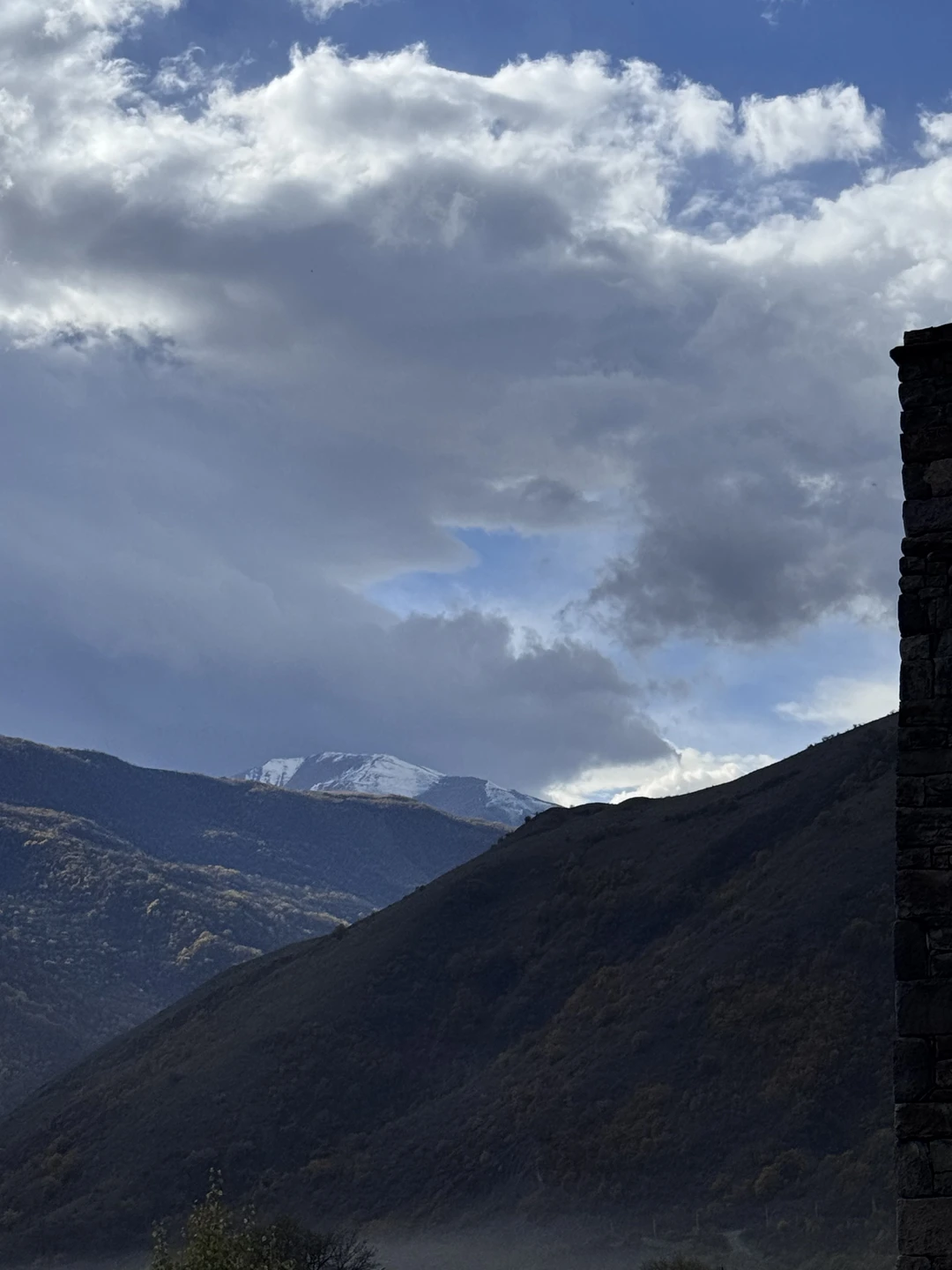 Мы впервые в Чечне и теперь влюблены в эту местность. Какие красивые виды, какая природа.. Нас