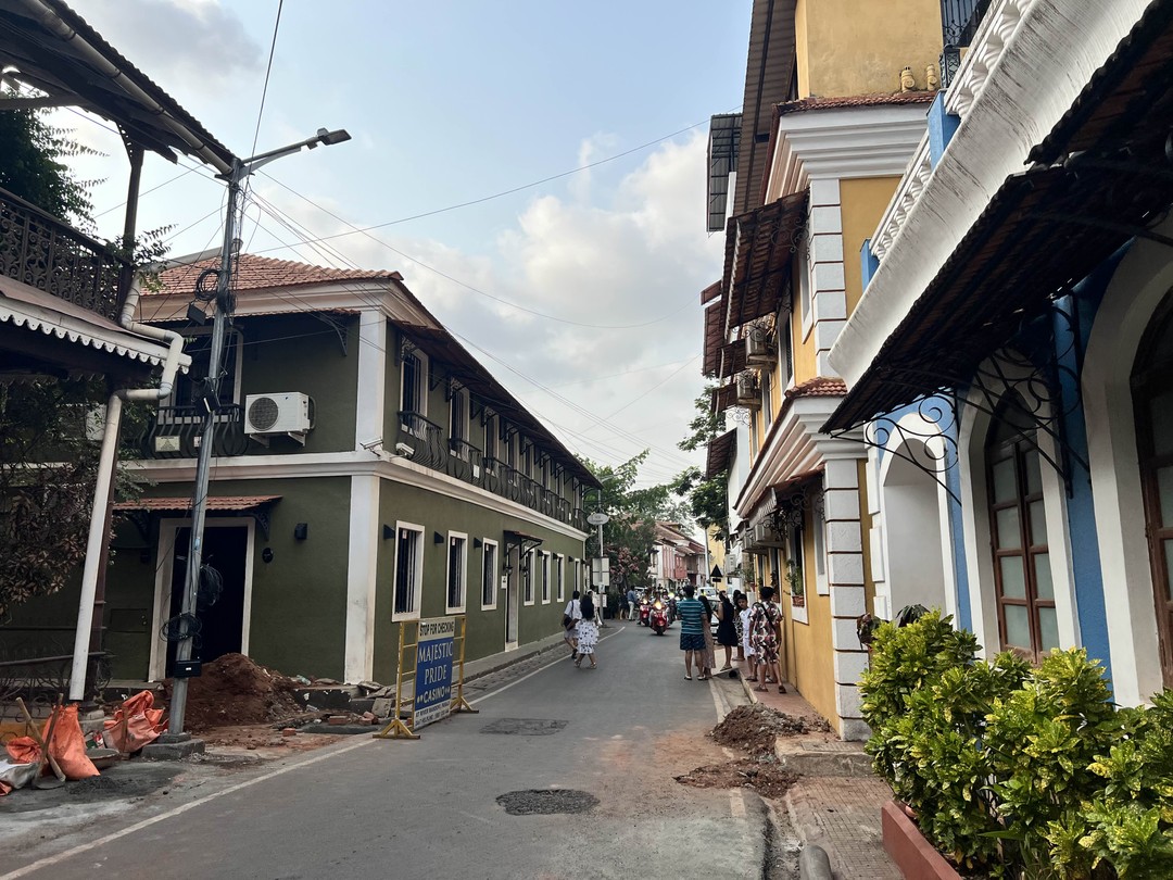 Гид Алена, хорошо знает материал, умеет заинтересовать. Все время занимает рассказами и историей, все по делу